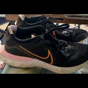 Nike Renew women’s running shoe size 9. Great condition. Worn 8x. retails 129.99